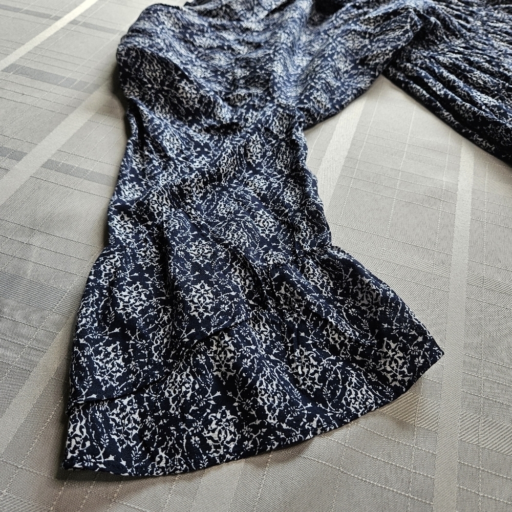 Abercrombie & Fitch navy romper with 3/4 bell sleeves and ruffled hem size M - Picture 9 of 12